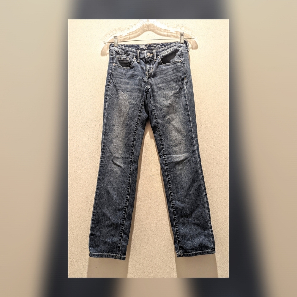 Mossimo Mid-Rise Straight leg jeans. Size 0/25 short.